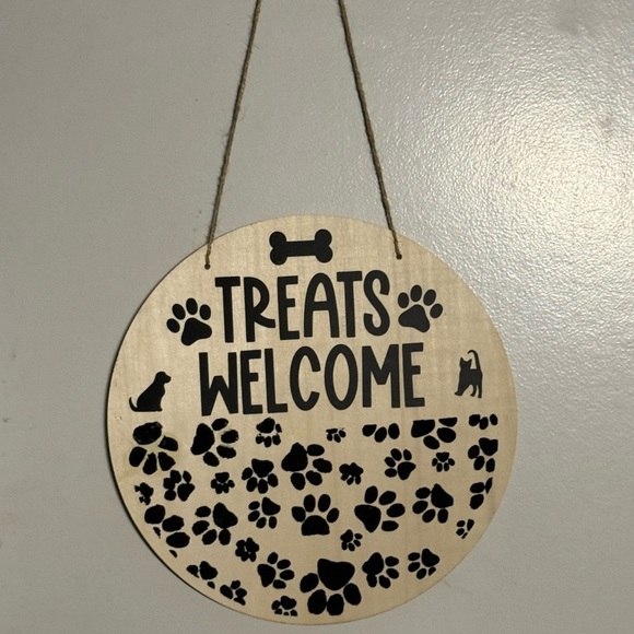 Dog Treats Welcome Sign - Black and Tan - Picture 1 of 3